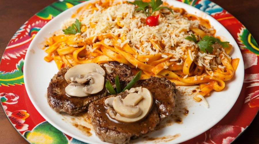 Fettuccine ao sugo com grelhado de filé mignon!!!