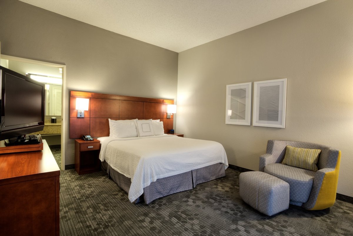 Courtyard by Marriott McAllen Airport Rooms: Pictures & Reviews ...