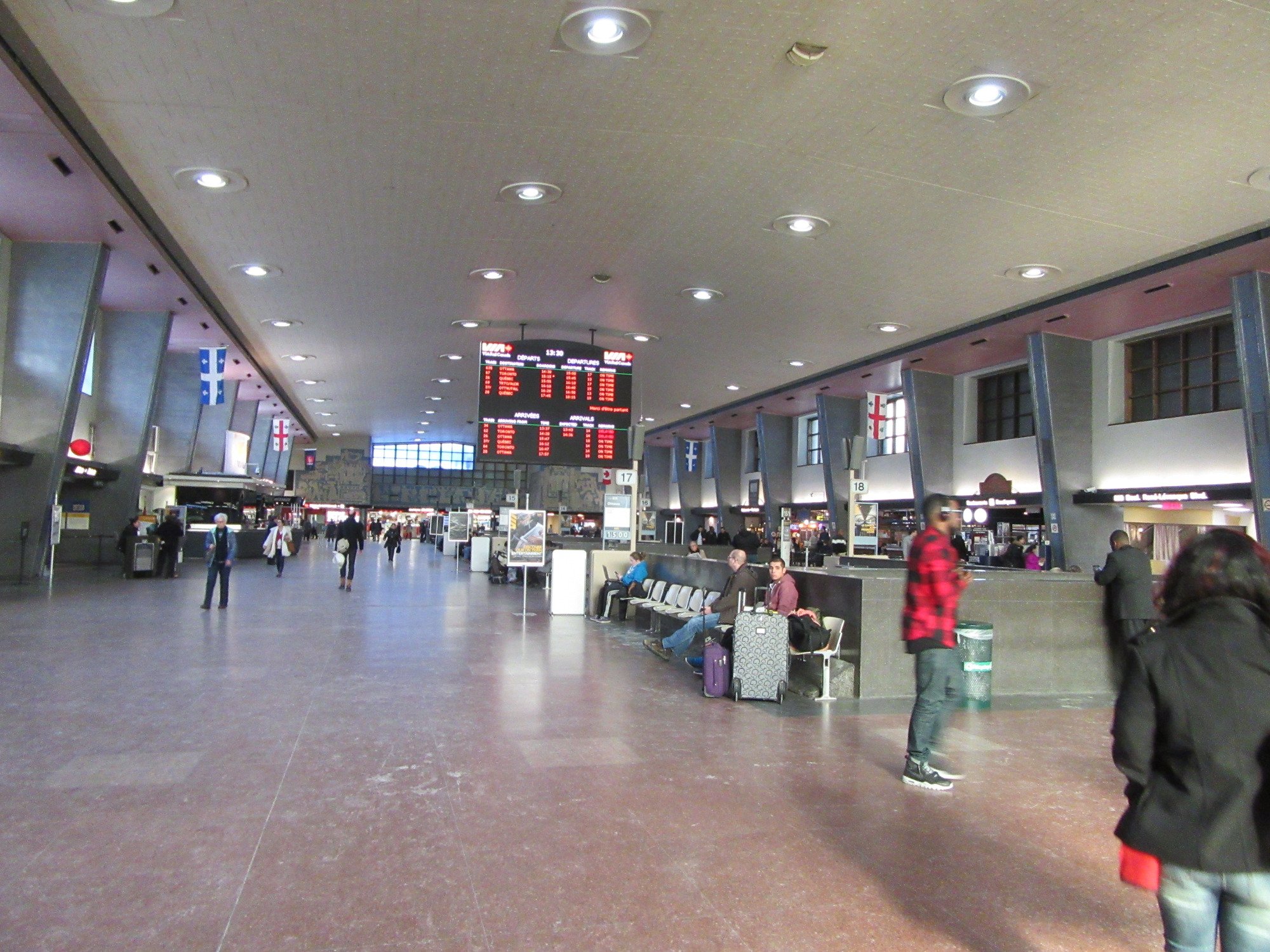 Gare centre ville outlet montreal