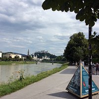 ミラベル宮殿のある新市内と 旧市内と城塞が一つの景色に