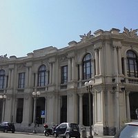 Prospetto su piazza Antonello