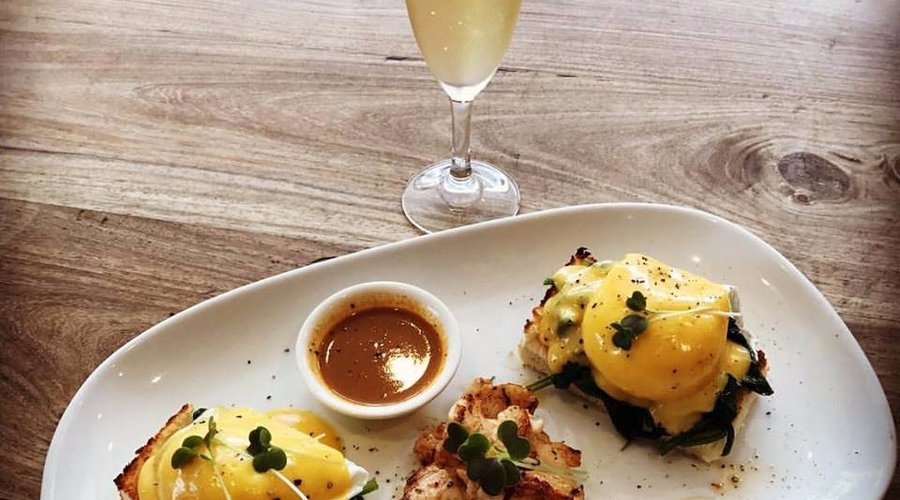 eggs florentine with sauteed lobster in tarragon butter and parsley accompanied by lobster bisqu