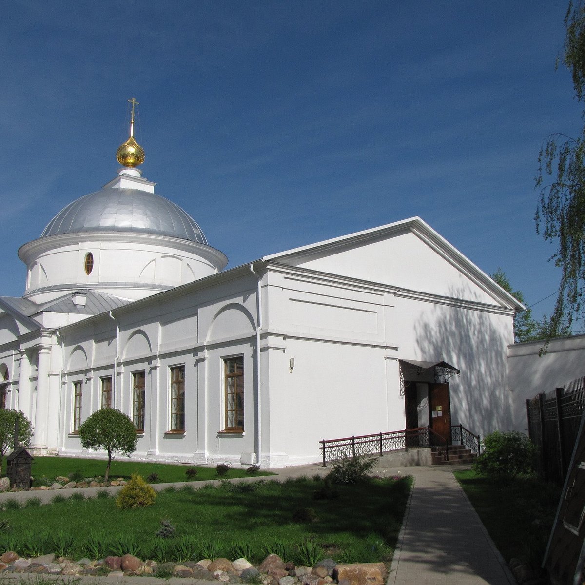 Казанский монастырь. Казанский женский монастырь Ярославль крест. Казанский монастырь Ярославль фото напротив Волковского.