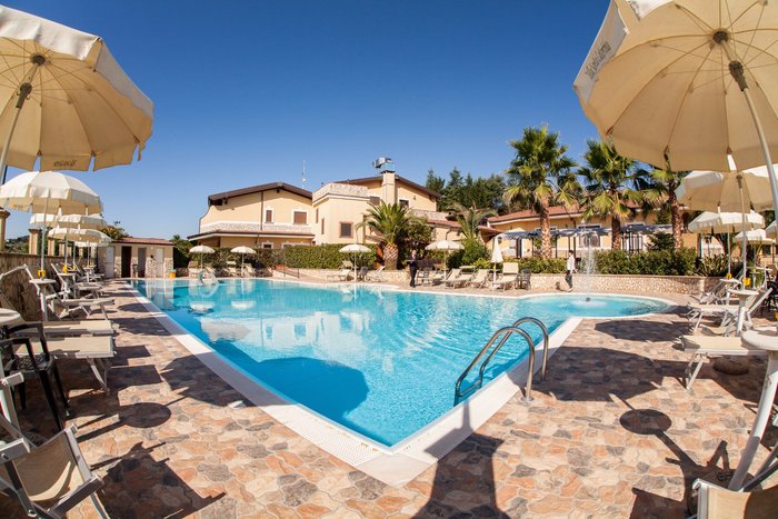 Agriturismo Villa Santa Caterina Pool Pictures & Reviews - Tripadvisor