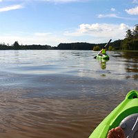una de las mejores opciones para recorrerlo : Kayaking