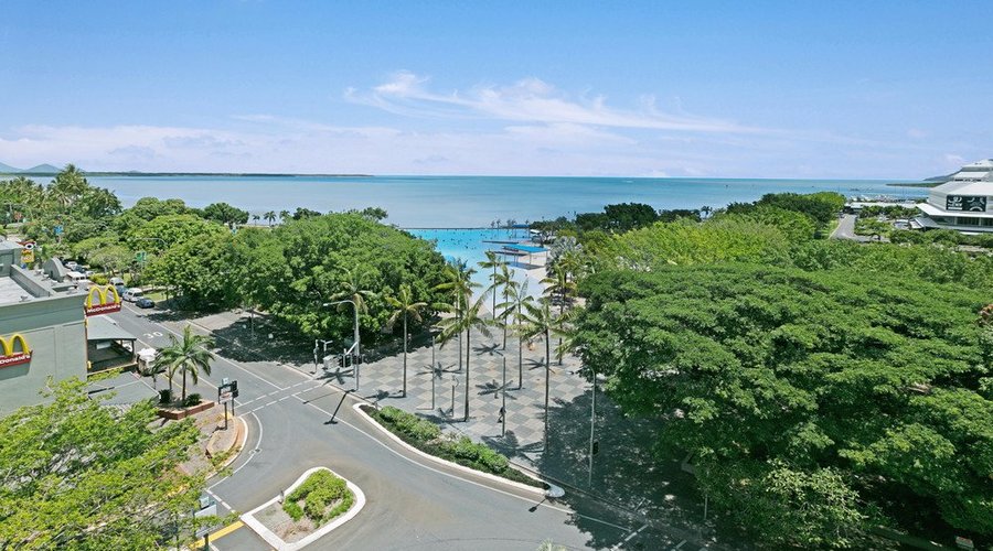 Three Bedroom Ocean View Apartment - Mantra Esplanade