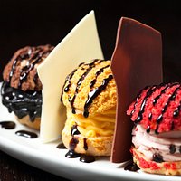 Trio cream puff (black sesame,
raspberry, mango)