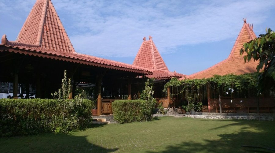 Tampilan luar Joglo Ayem Tentrem