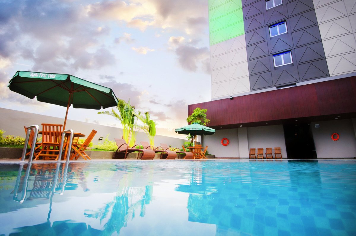 Ayola First Point Hotel Pekanbaru Pool: Pictures & Reviews - Tripadvisor