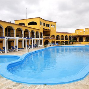 The big pool in the central courtyard, with bar to the right and rooms to the left