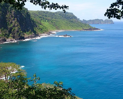 Filipinho aproveita dias em Fernando de Noronha para curtir a namorada