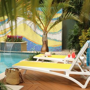 Mozaique art wall relaxing water element in pool