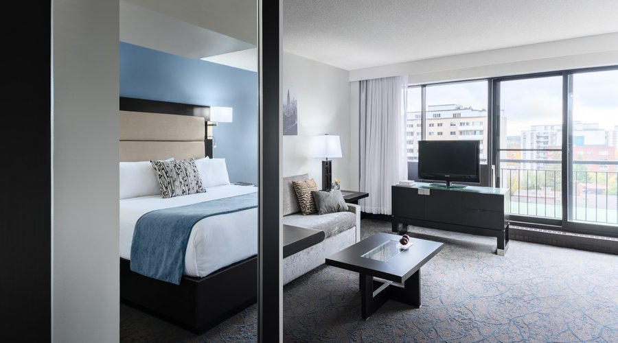 Bachelor Suite w/ King bed