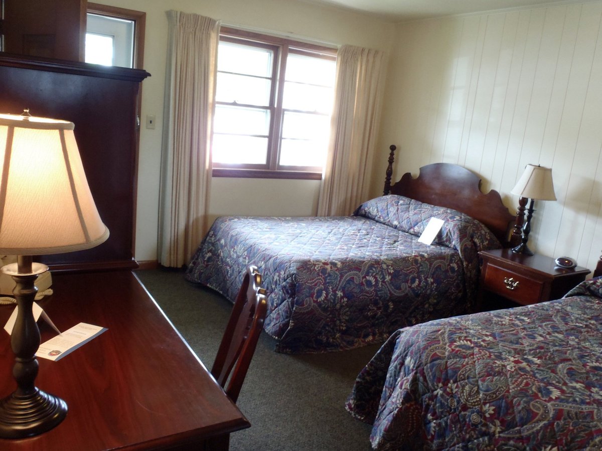 GLASS HOUSE INN $121 ($̶1̶4̶4̶) - Updated 2022 Prices & Motel Reviews ...