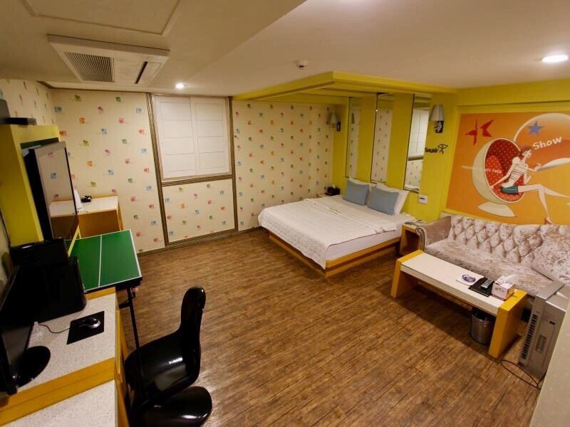 SHOW MOTEL - Prices & Hotel Reviews (Gyeongju, South Korea) SHOW MOTEL - Prices &  Hotel Reviews (Gyeongju, South Korea)