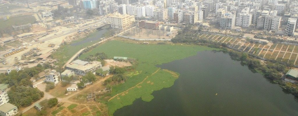 Flying in to Dhaka