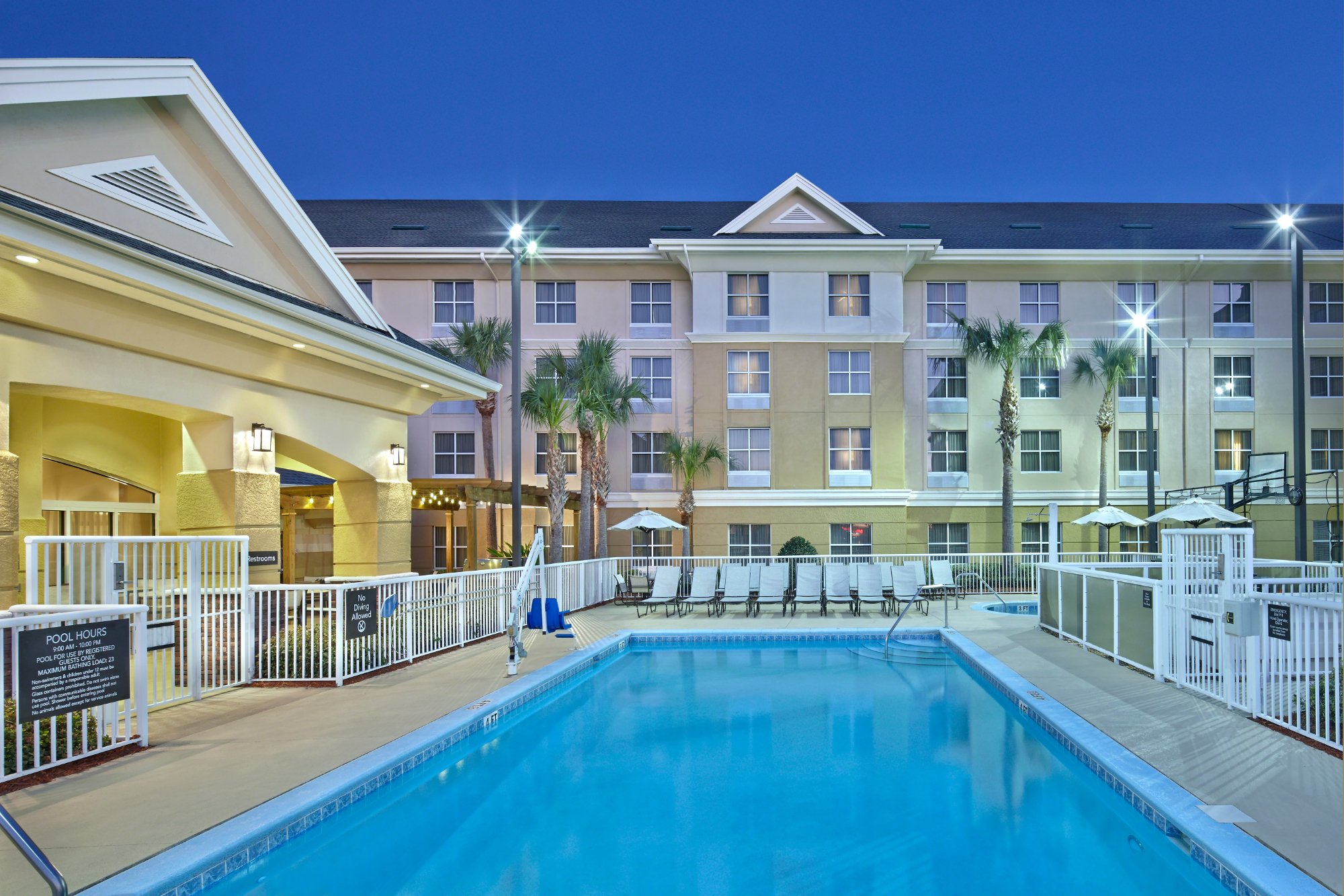 THE 10 CLOSEST Hotels To Daytona International Speedway, Daytona Beach