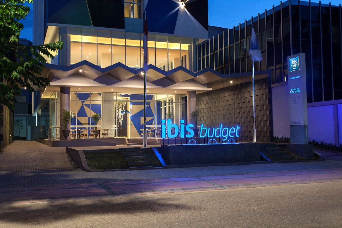 Ibis budget Jakarta Tanah Abang Parking: Pictures & Reviews - Tripadvisor