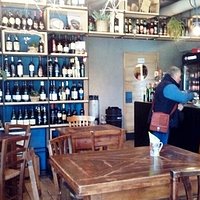 Interno d'atmosfera con cicchetti al bancone