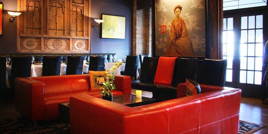 we invite you to relax and dine with us in our sumptuous atmosphere