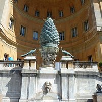 Cortile della Pigna