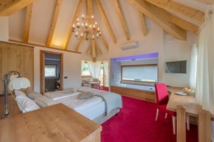 Room & Suite