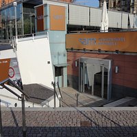 マルクト広場の地下にある市立美術館の分館です