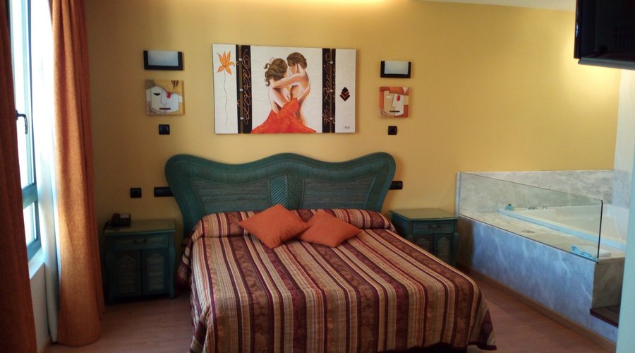 suit capricho con jacuzzi grande y sauna.