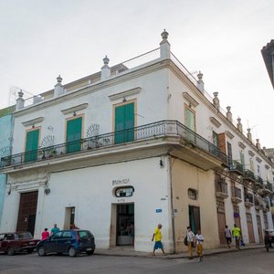 Loft Habana entrance at Oficios 402