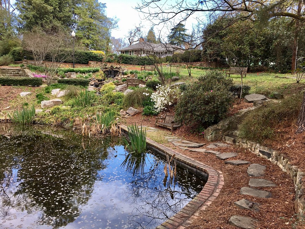 Relaxation and elegance at the VanLandingham Estate.