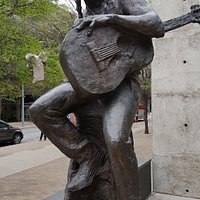 Statue of Willie Nelson