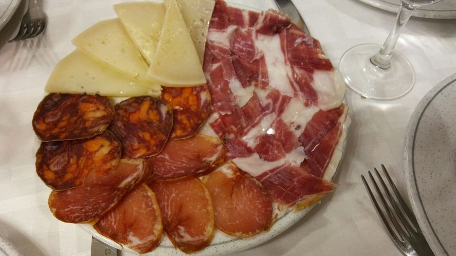 Todo, todo,todo buenísimo. Y las patatas,sin gluten,al igual que el 90% de la carta