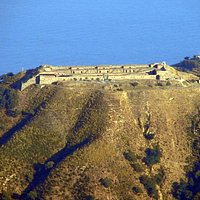 Il Forte "Cavalli" domina lo Stretto di Messina da una delle colline a sud della città.
