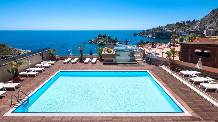 Panoramic swimming pool
