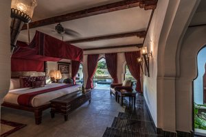 Room & Suite