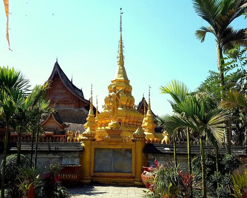 Ganlanba_Buddhist tempel_golden pagoda