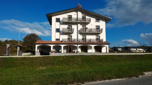 Hotel Il Bucaneve in Roccaraso, image may contain: Villa, Housing, House, Hacienda
