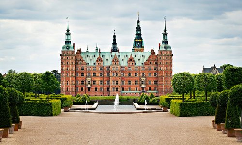 Frederiksborg Slot set fra haven / Frederiksborg Slot from the garden