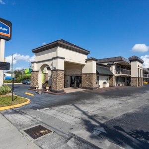 The Howard Johnson Inn Airport Florida Mall