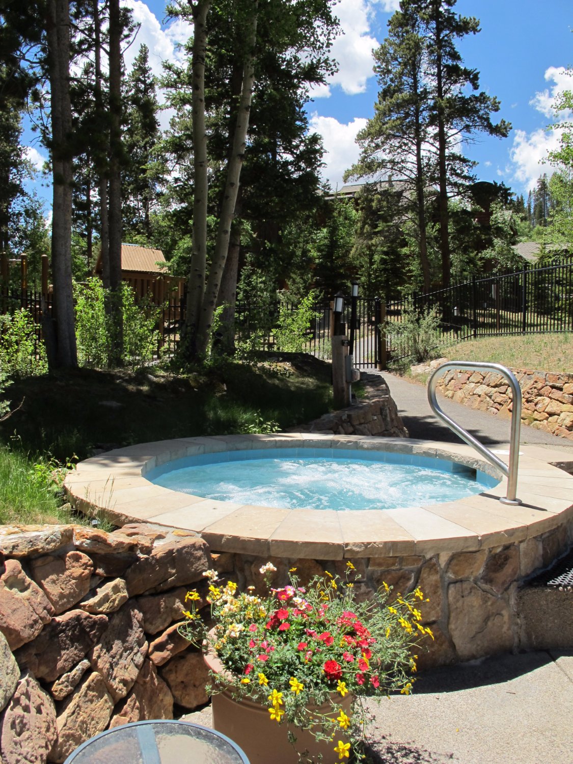Hotel photo 10 of Mountain Thunder Lodge.