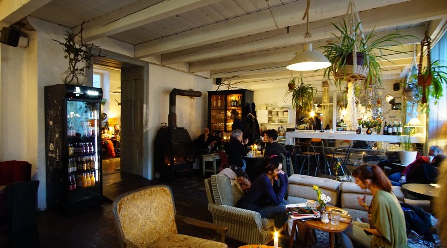 vorderer Raum, next to the second hand shop