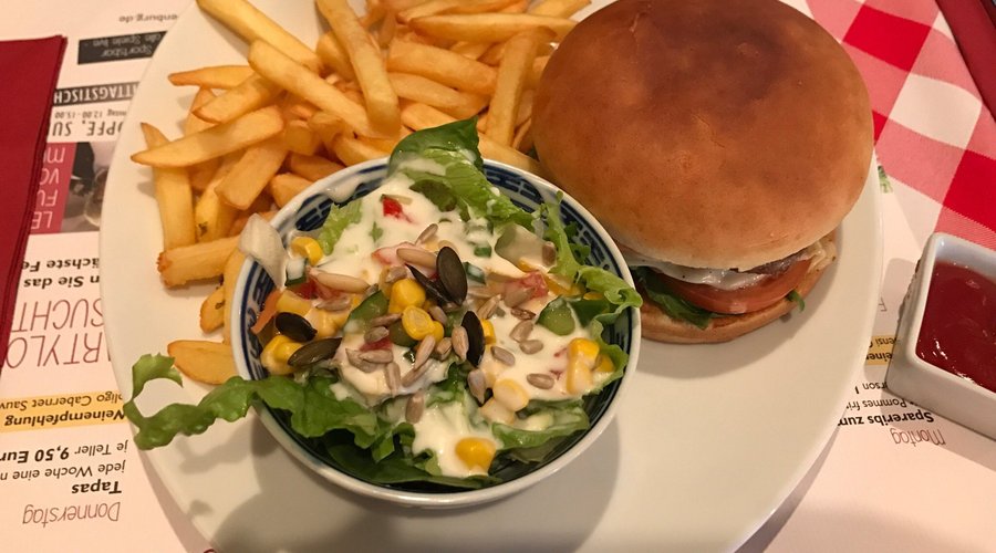 Doppel Cheeseburger -Mittagstisch