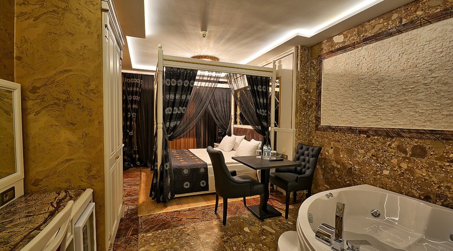 DELUXE SUİT