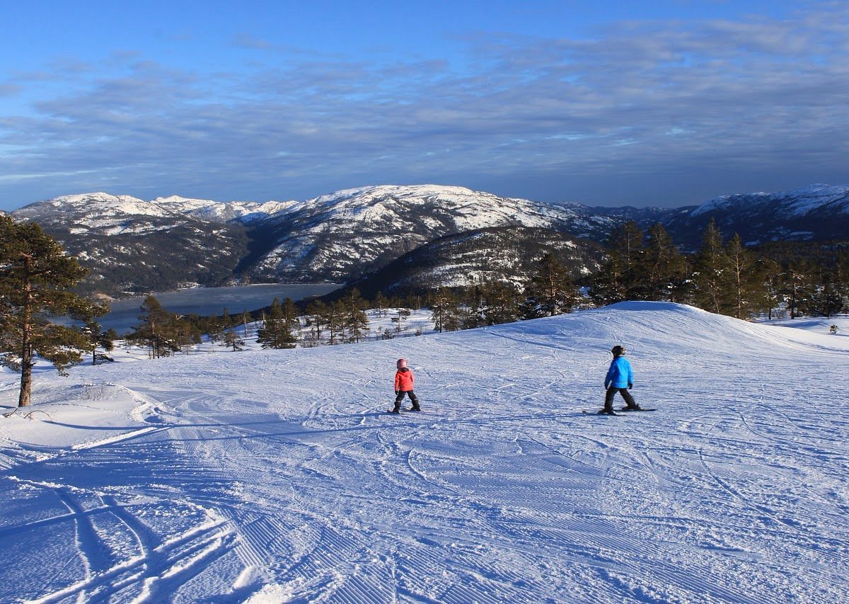 Ski centre. Горнолыжный курорт панорама. Бё (коммуна, Телемарк).