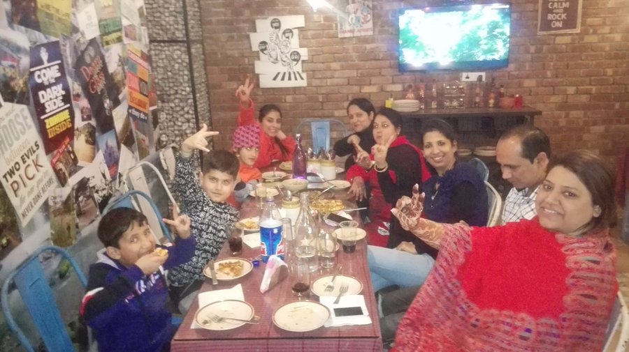 Fun at Roadhouse With Dinner