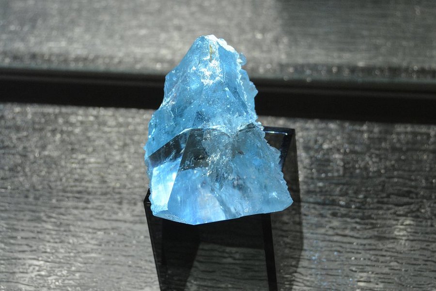 R. Harder Gallery of Gems and Minerals image