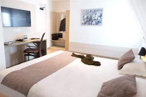 Room & Suite