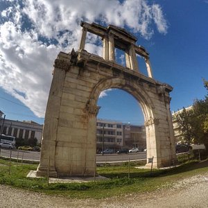 Hadrian's Arch (10 min)