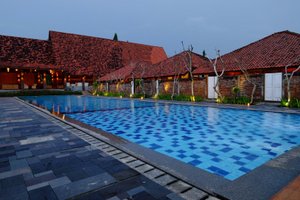Kolam Renang & Pantai