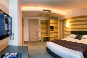 Room & Suite
